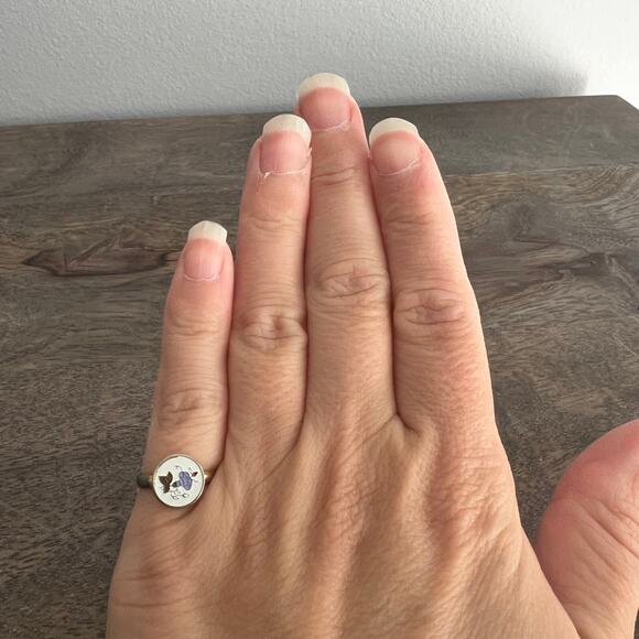 🍭6/$30 Adjustable dainty enamel purple pansy ring on gold tone band - size 4.75 - Picture 5 of 7